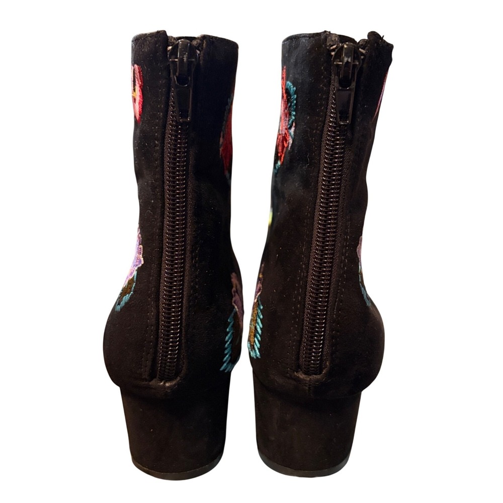 Betsey Johnson Black Velvet Floral Booties Embroidered Flowers Ankle Boots Sz 10 - Picture 4 of 8